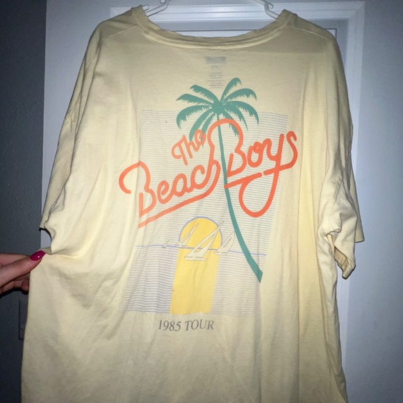 American Eagle ‘The Beach Boys’ Yellow top - Picture 2 of 3